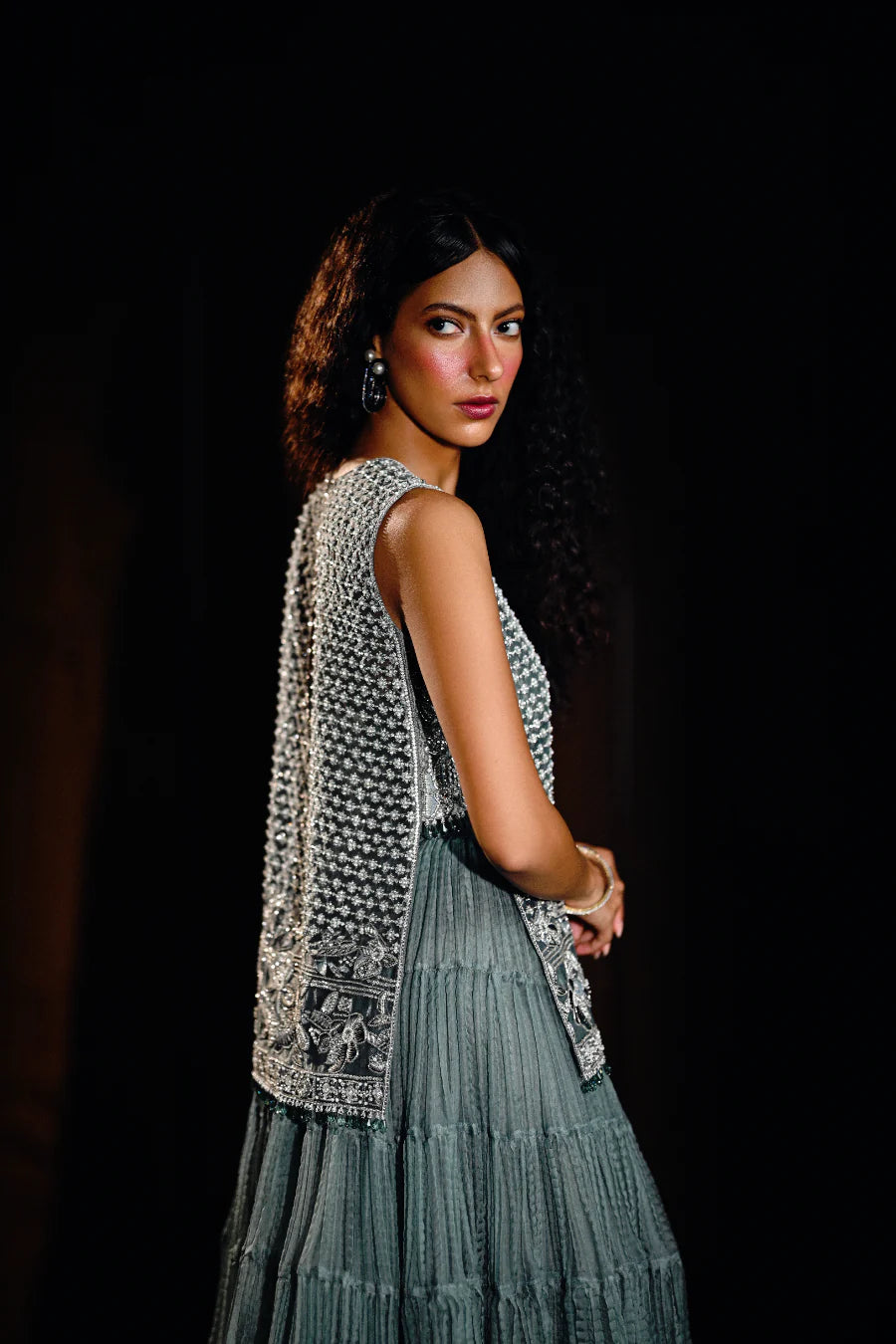 https://cdn.shopify.com/s/files/1/0593/6516/3148/files/Nimra-Grey-2.webp?v=1757400517