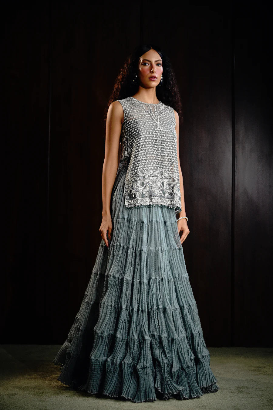 https://cdn.shopify.com/s/files/1/0593/6516/3148/files/Nimra-Grey-3.webp?v=1757400754