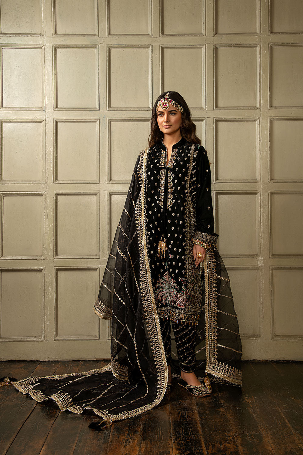Design 04 NUR Festive Collection '23 Unstitched