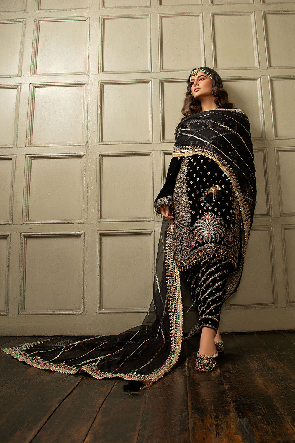 Design 04 NUR Festive Collection '23 Unstitched