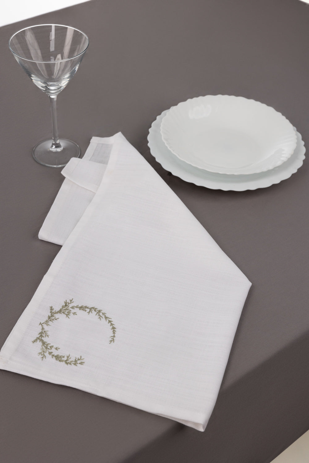 https://cdn.shopify.com/s/files/1/0706/3253/8159/files/Olive2pcsembroiderednapkinset_5.jpg?v=1780744965