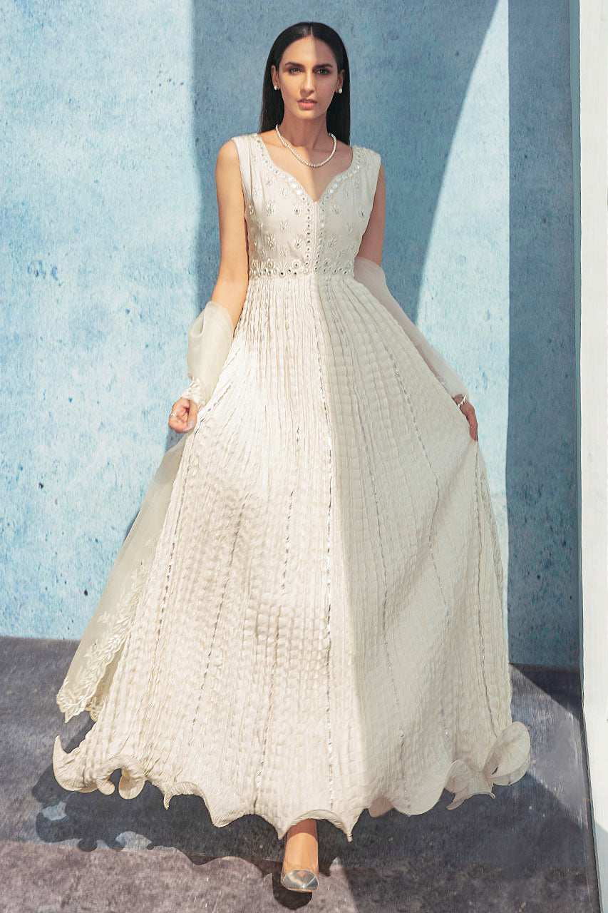 https://cdn.shopify.com/s/files/1/0612/6423/2692/products/Orla-3.jpg?v=1752911911