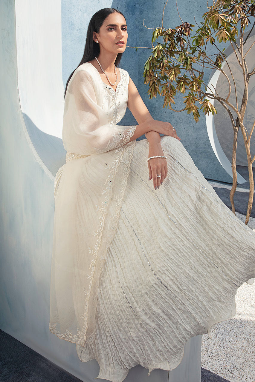 https://cdn.shopify.com/s/files/1/0612/6423/2692/products/Orla-4.jpg?v=1752911911