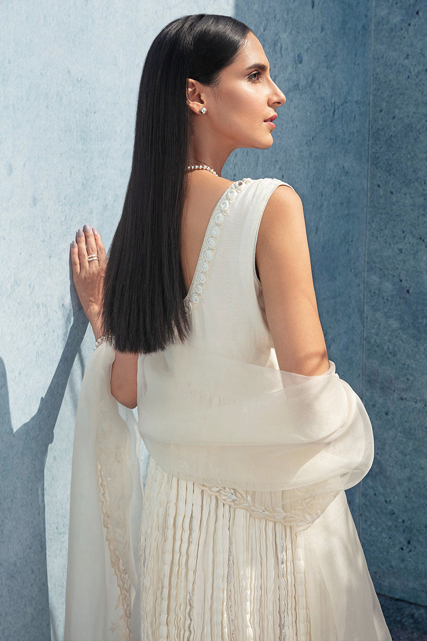 https://cdn.shopify.com/s/files/1/0612/6423/2692/products/Orla-5.jpg?v=1752911910