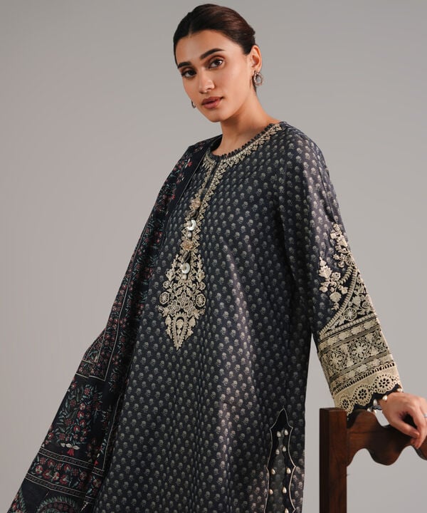3 Piece - Embroidered Zari Lawn Suit