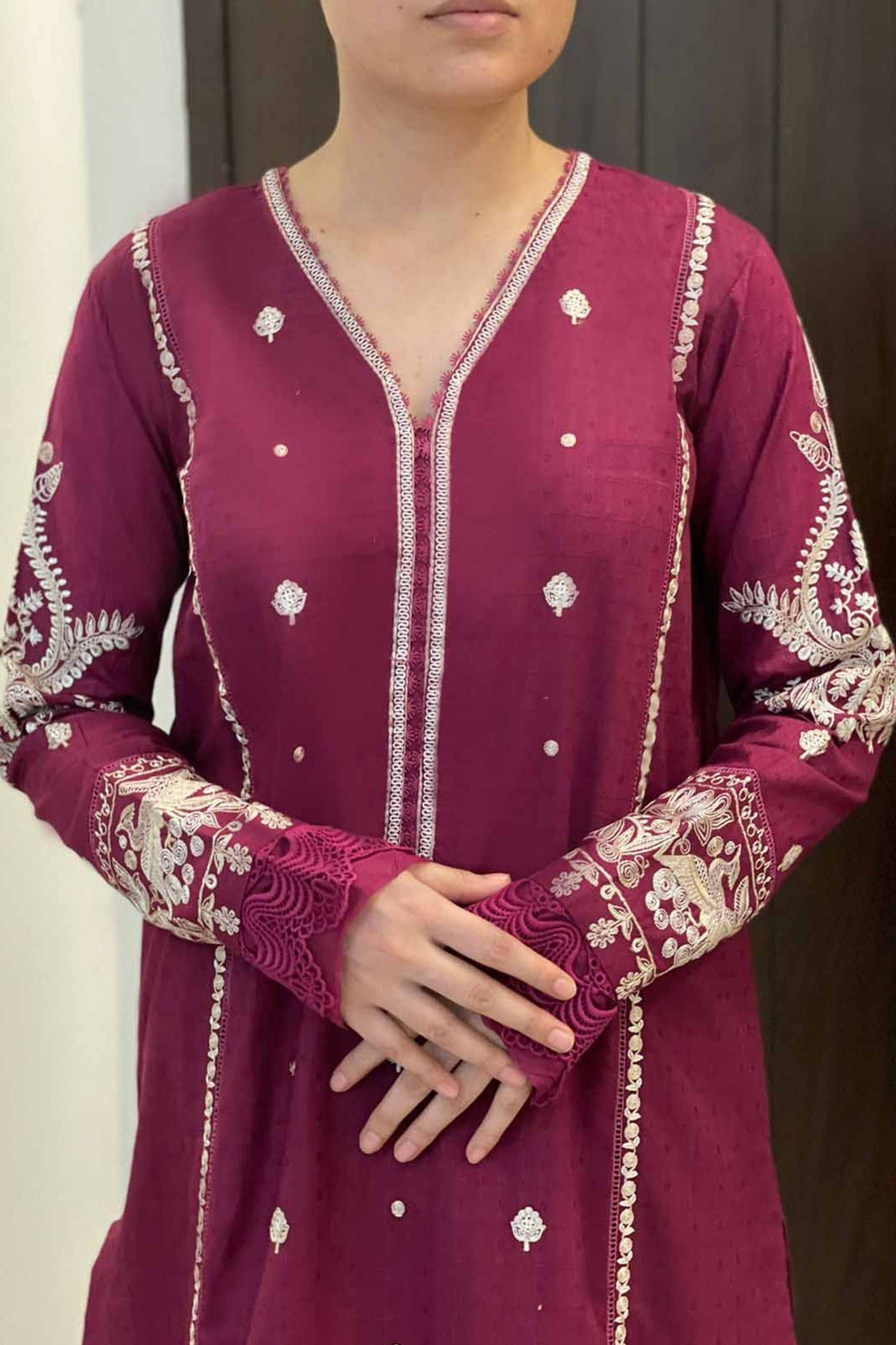 https://cdn.shopify.com/s/files/1/0081/0283/8329/products/PD2_0008_WhatsAppImage2022-05-19at4.23.39PM-min.jpg?v=1652970623