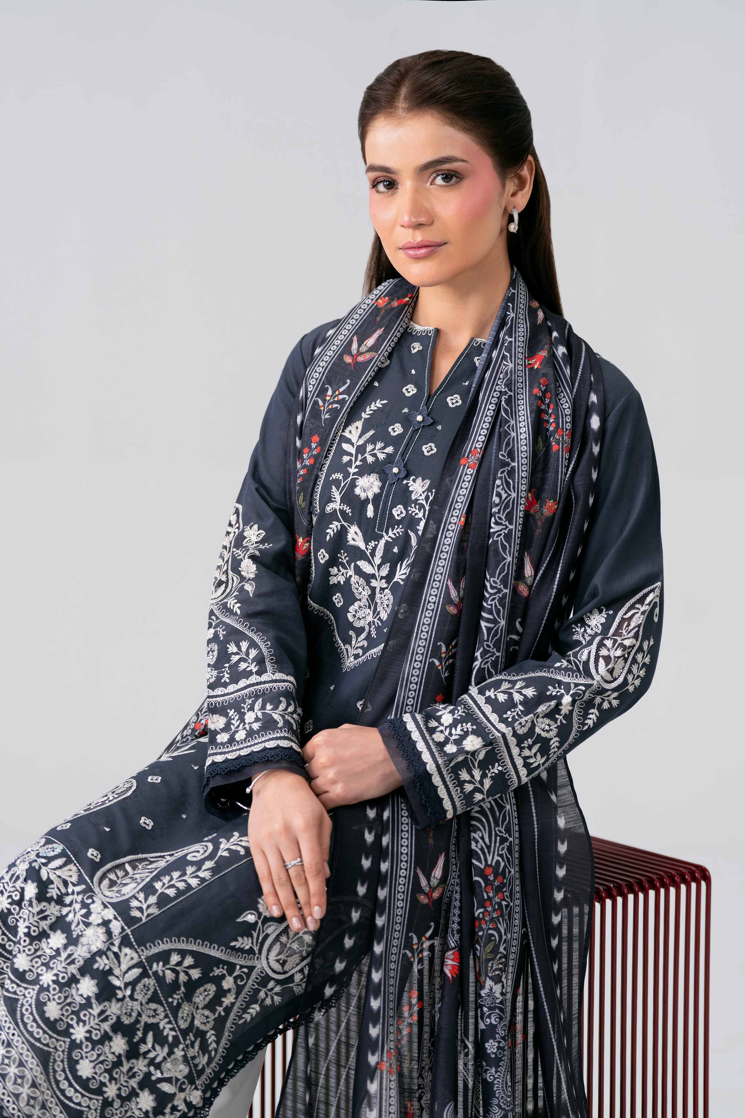 2 Piece - Embroidered Suit - PE26-132