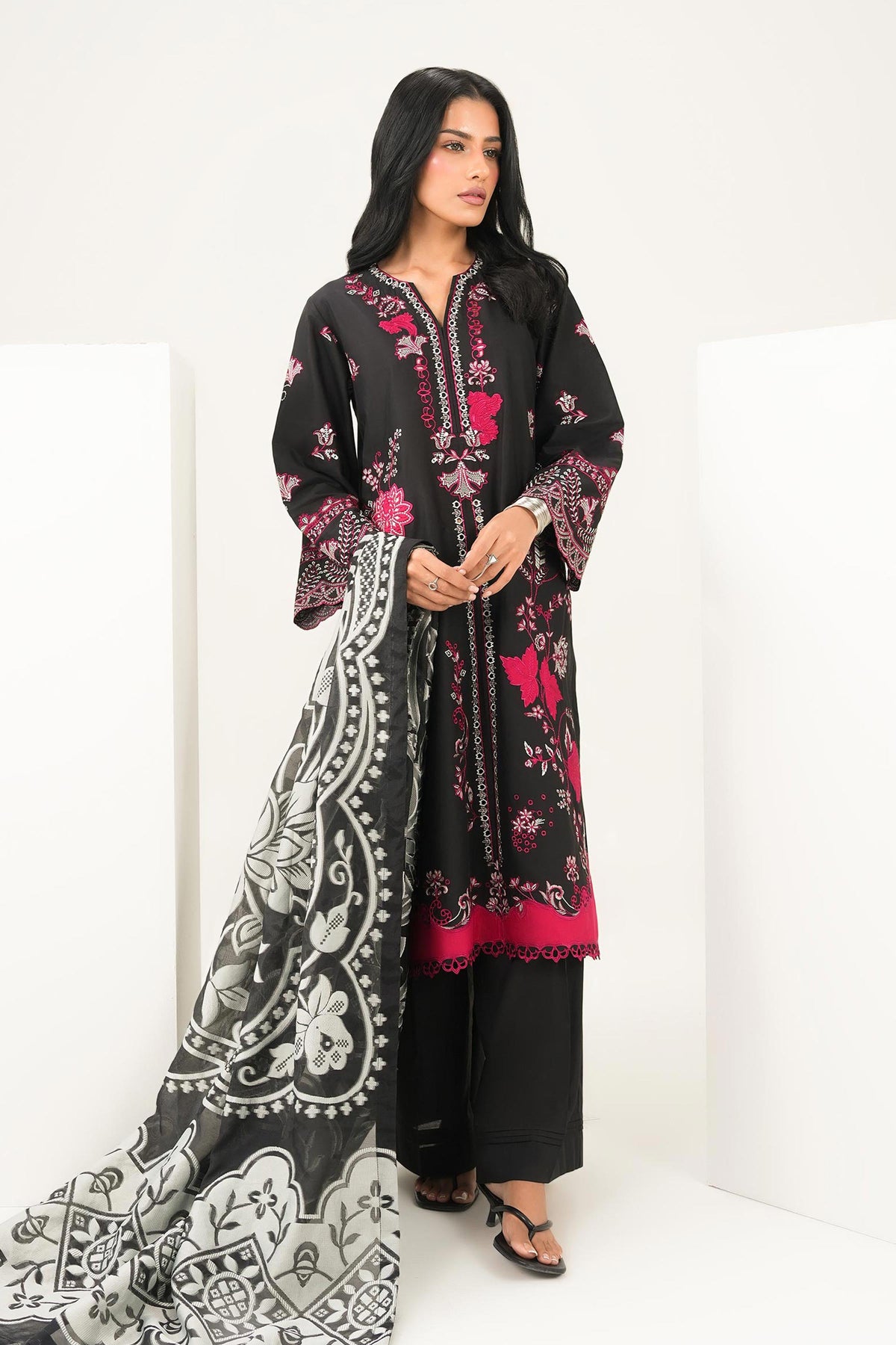 3 Piece - Embroidered Suit - PE26-547