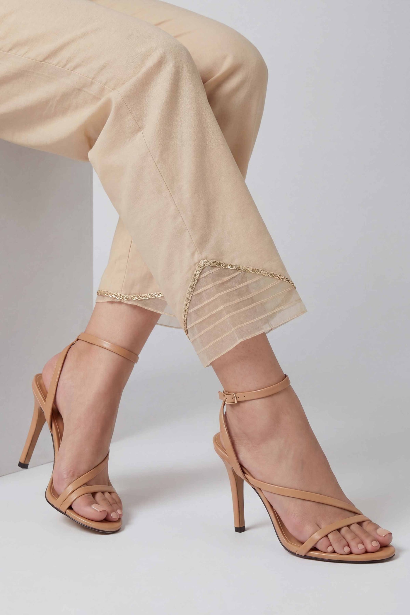 https://cdn.shopify.com/s/files/1/0534/2065/4791/files/PE26-669-_4.jpg?v=1780310713