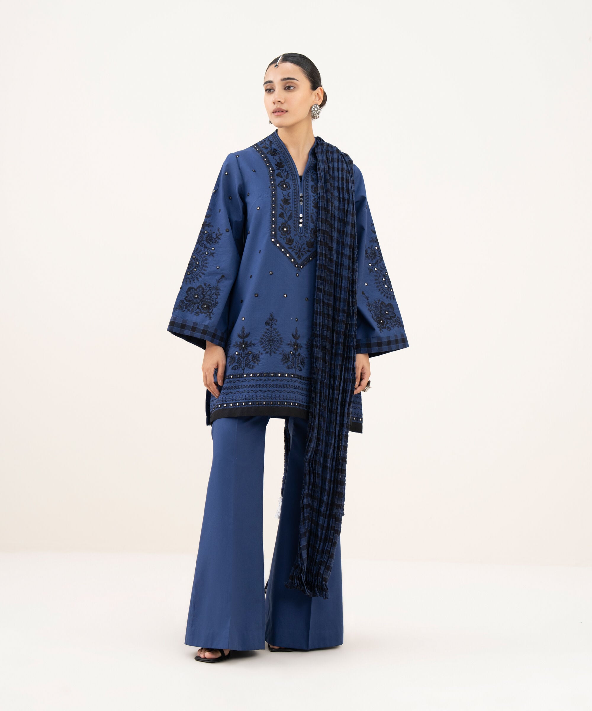3 Piece - Embroidered Lawn Suit
