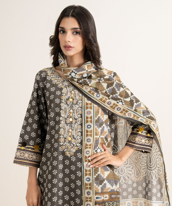3 Piece - Embroidered Zari Lawn Suit