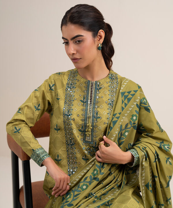 3 Piece - Embroidered Lawn Suit