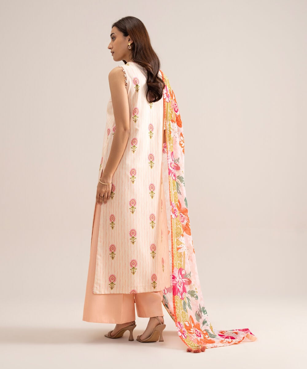 3 Piece - Embroidered Arabic Lawn Suit PEDYS26V7123