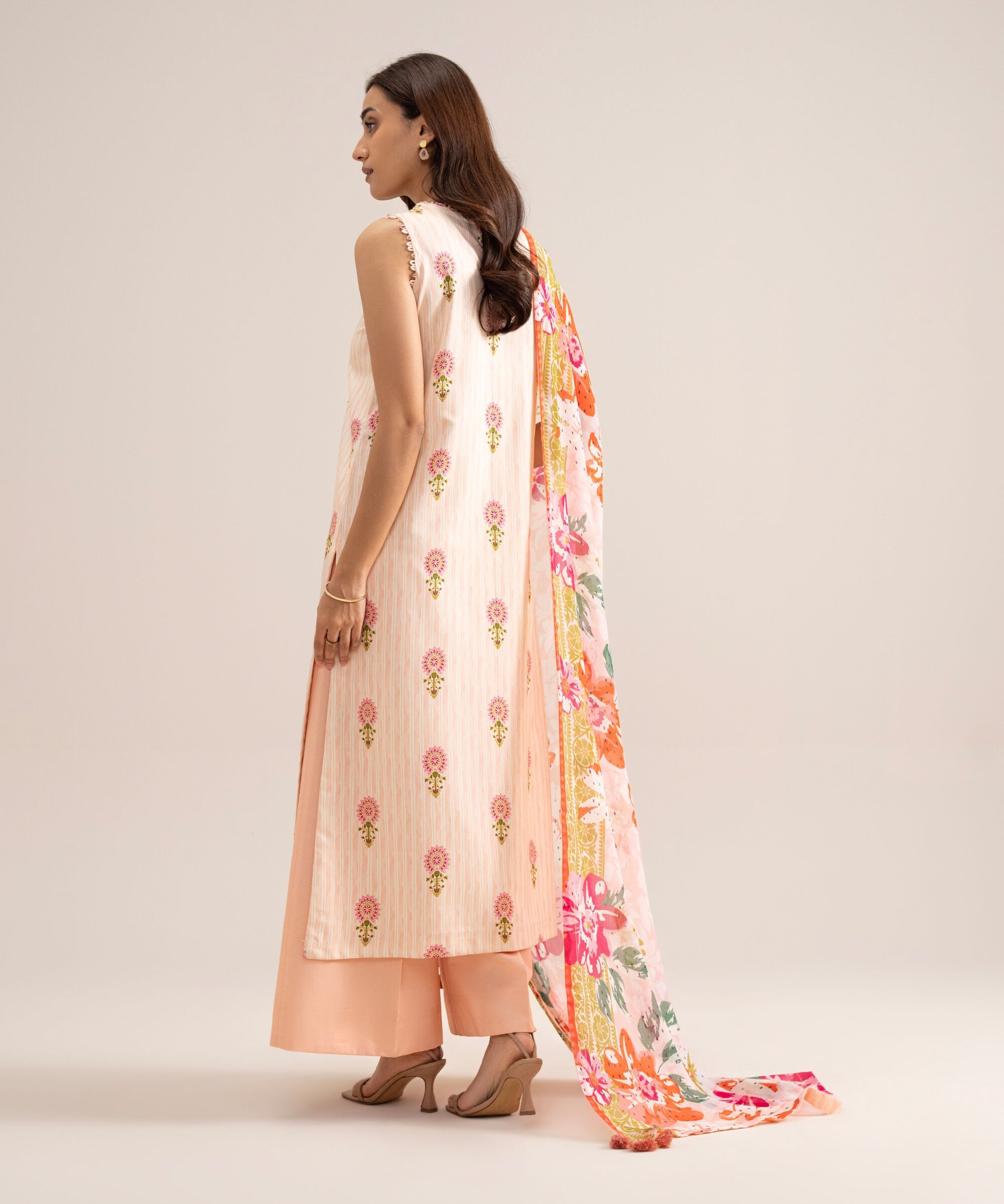 3 Piece - Embroidered Arabic Lawn Suit PEDYS26V7123