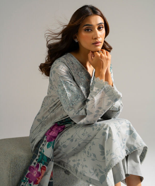 3 Piece - Embroidered Zari Lawn Suit