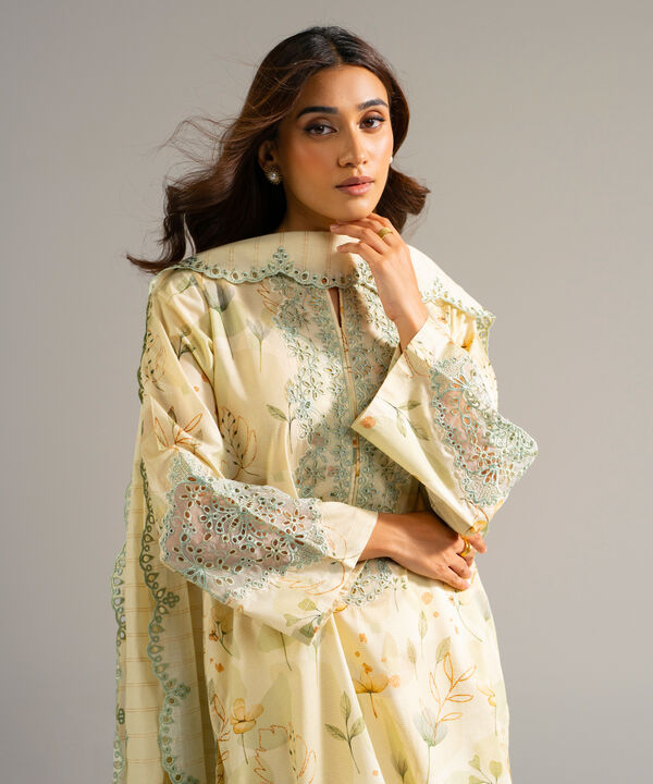 3 Piece - Embroidered Zari Lawn Suit