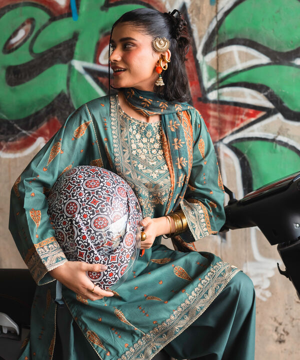3 Piece - Embroidered Lawn Suit
