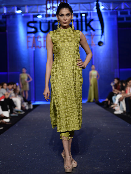 https://cdn.shopify.com/s/files/1/0262/2531/1795/products/PSFW_0011_PSFW17-Portfolio-Gallery-Faiza-Saqlain-02-3.jpg?v=1603390126