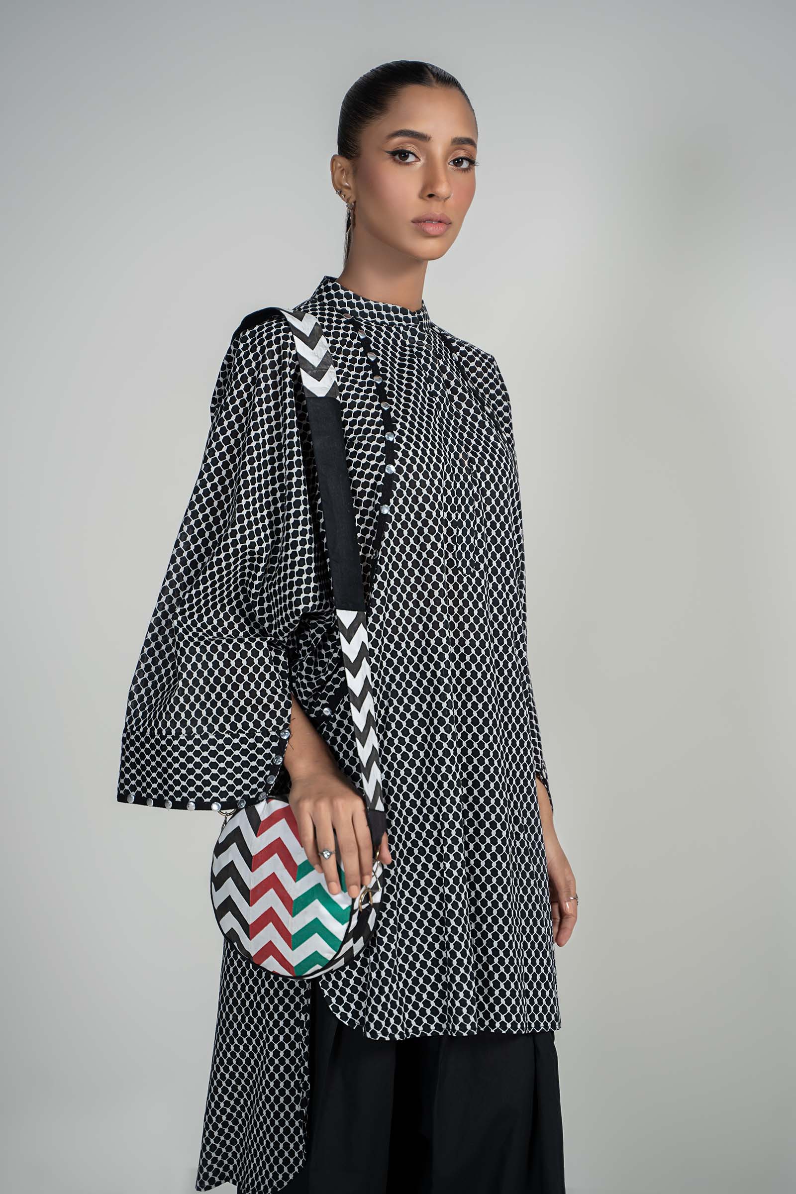 https://cdn.shopify.com/s/files/1/0620/8788/9062/files/PSPF2405BlackCloseup-2.jpg?v=1723713885