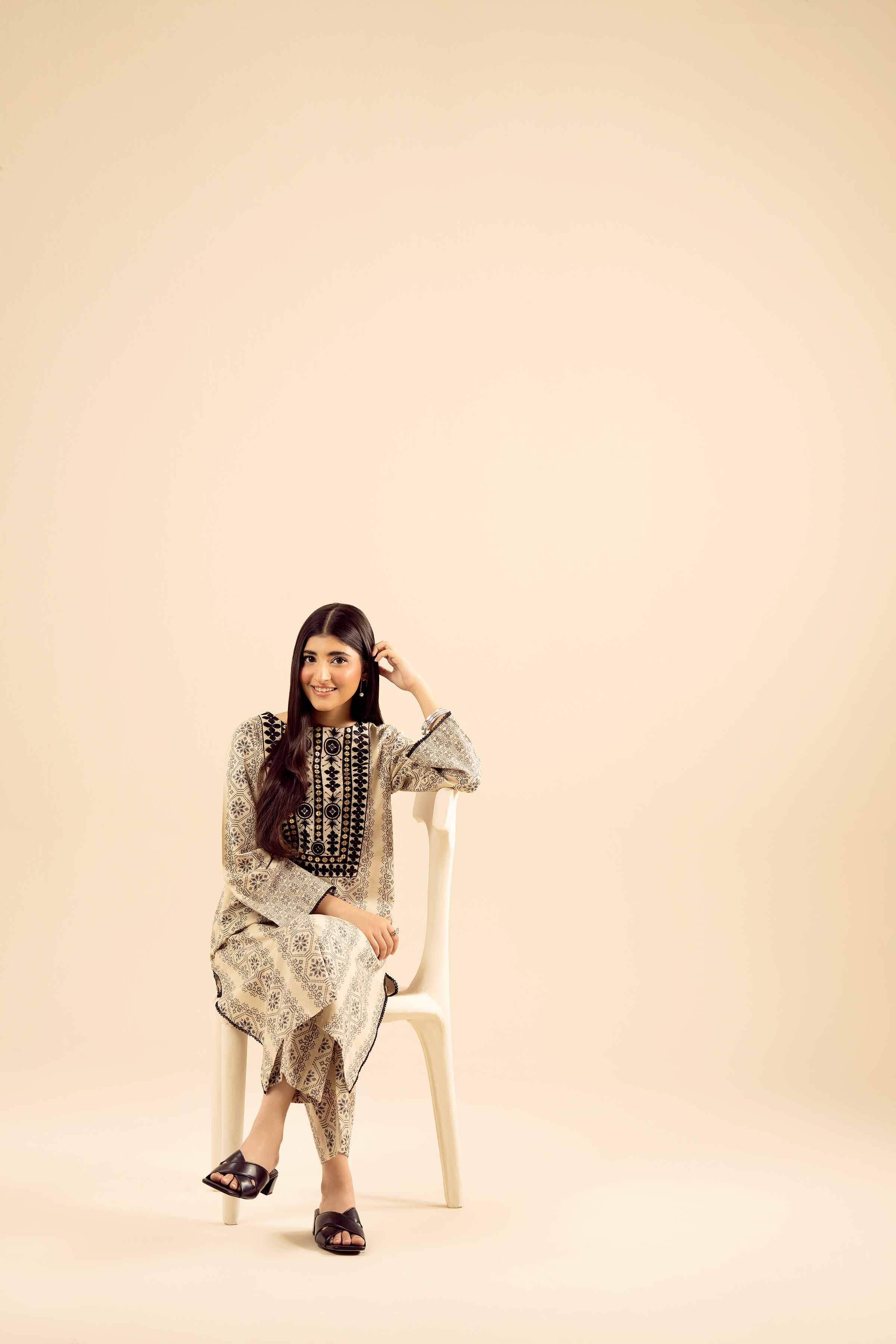 2 Piece - Embroidered Suit - PW25-224