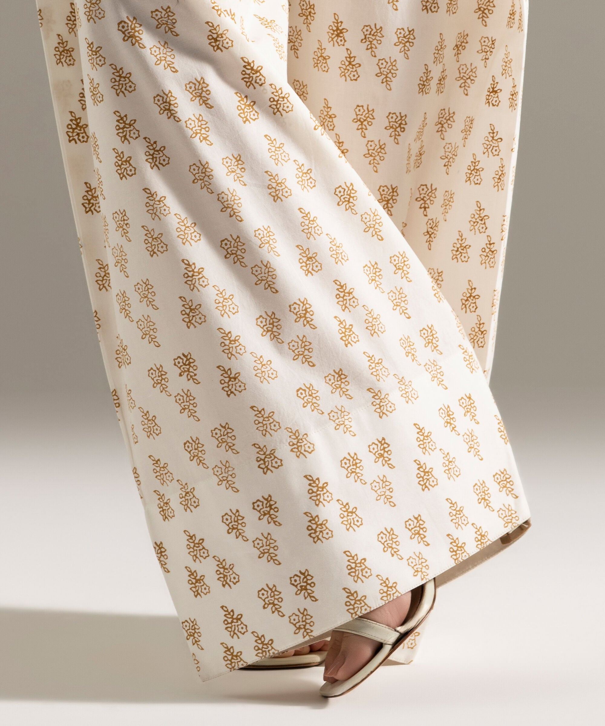 Printed Cambric Farshi Shalwar PW26CASTV83T