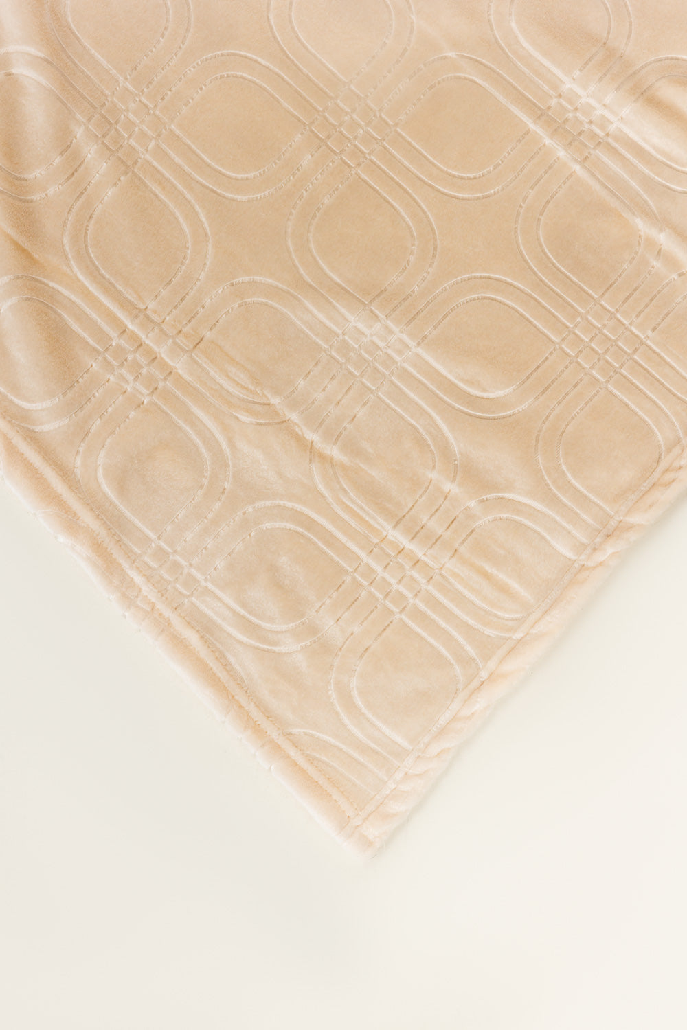 Aw25-Pearled Ivory Embossed Single Ply Fleece