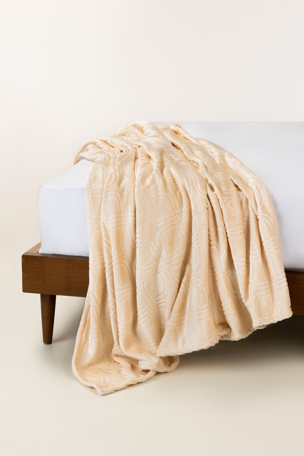 Aw25-Pearled Ivory Embossed Single Ply Fleece