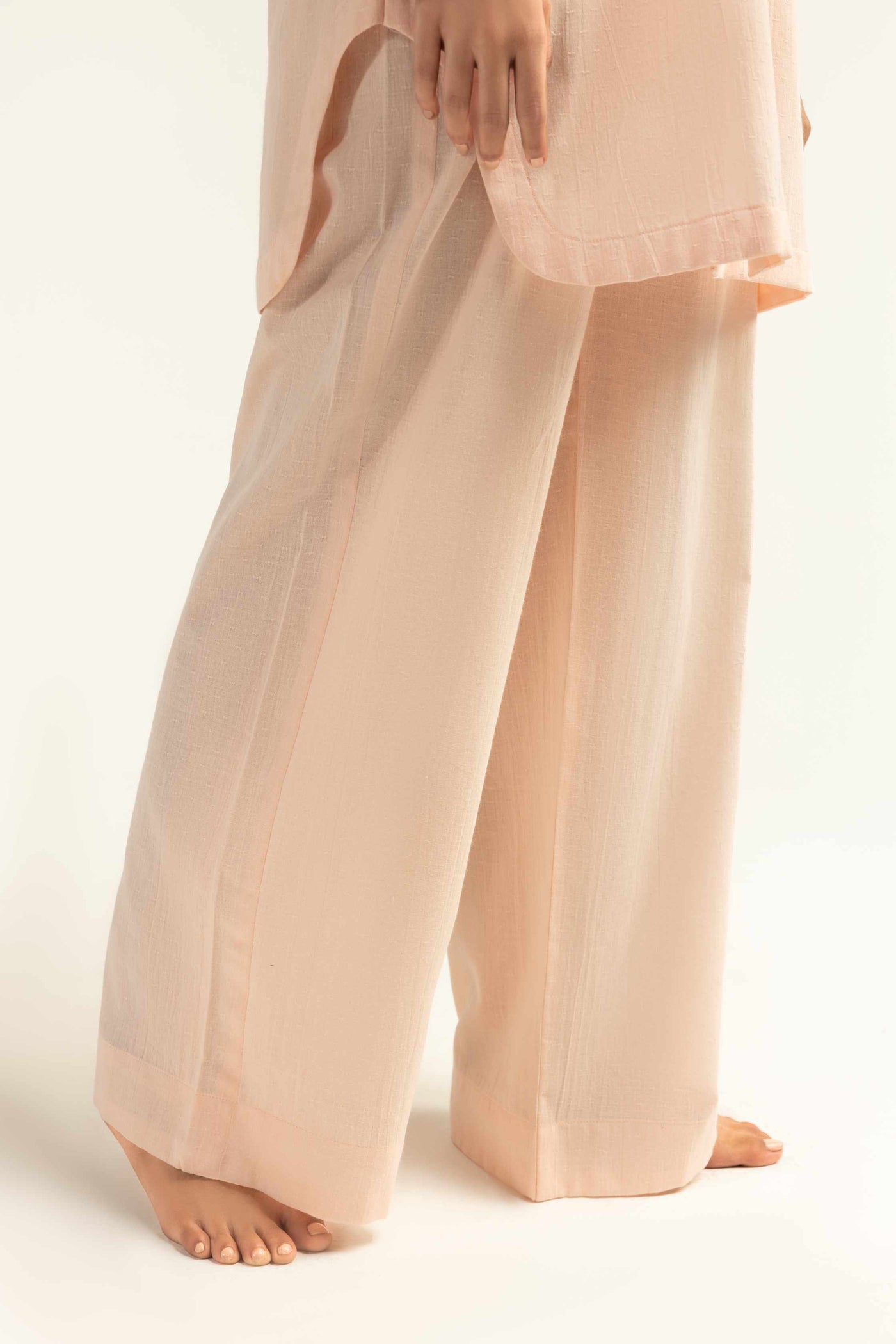 https://cdn.shopify.com/s/files/1/0663/9616/0233/files/Pink_Cooler_9.jpg?v=1755800935