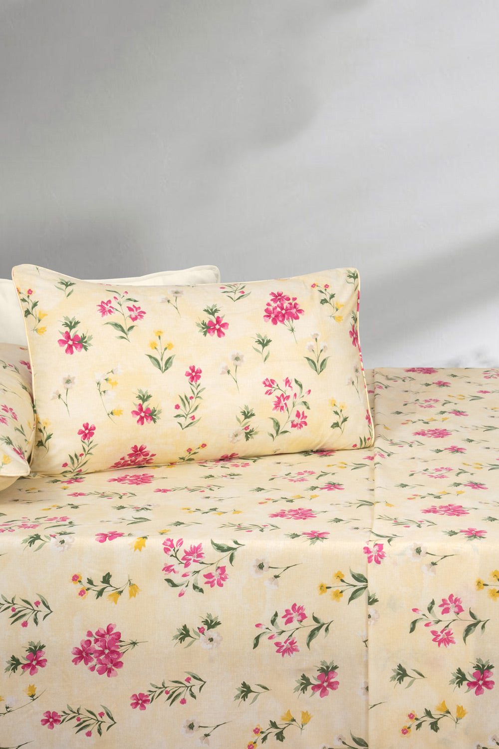 https://cdn.shopify.com/s/files/1/0706/3253/8159/files/PrimroseSheetset002.jpg?v=1759329602