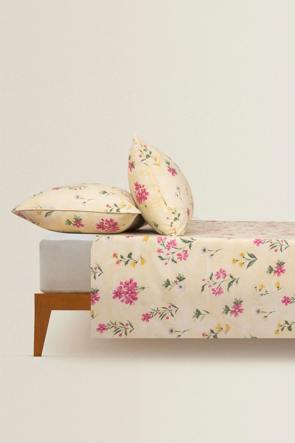 https://cdn.shopify.com/s/files/1/0706/3253/8159/files/PrimroseSheetset003.jpg?v=1759329604