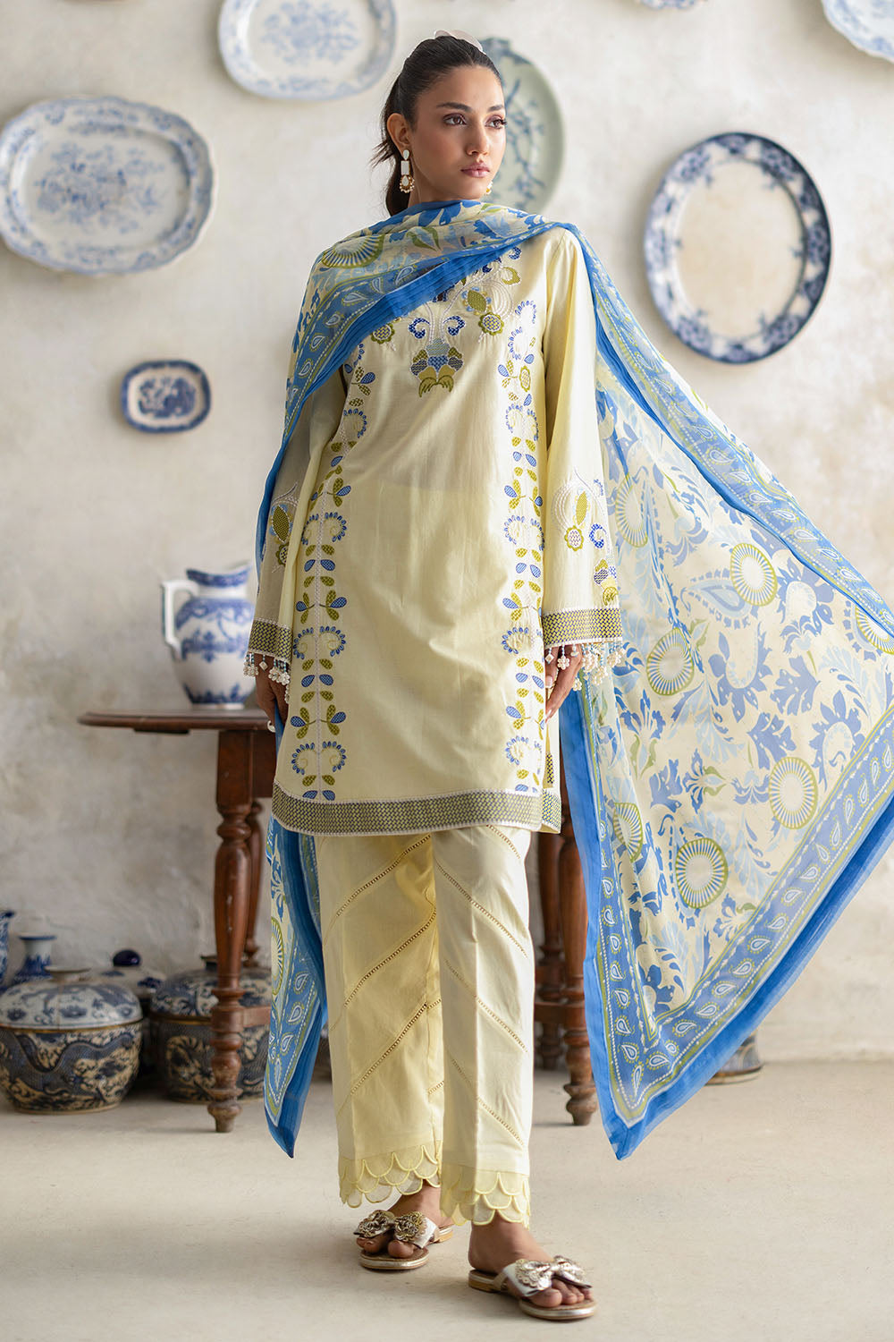 3 Piece Embroidered Lawn Suit With Chiffon Dupatta And Borders
