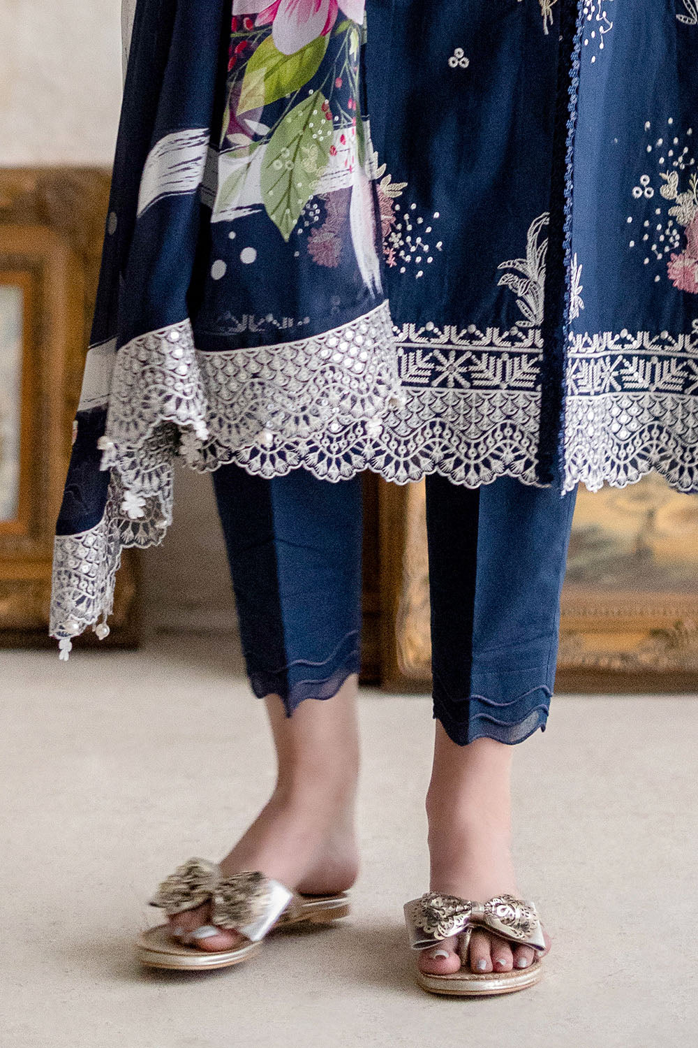 3 Piece Embroidered Lawn Suit With Chiffon Dupatta And Borders
