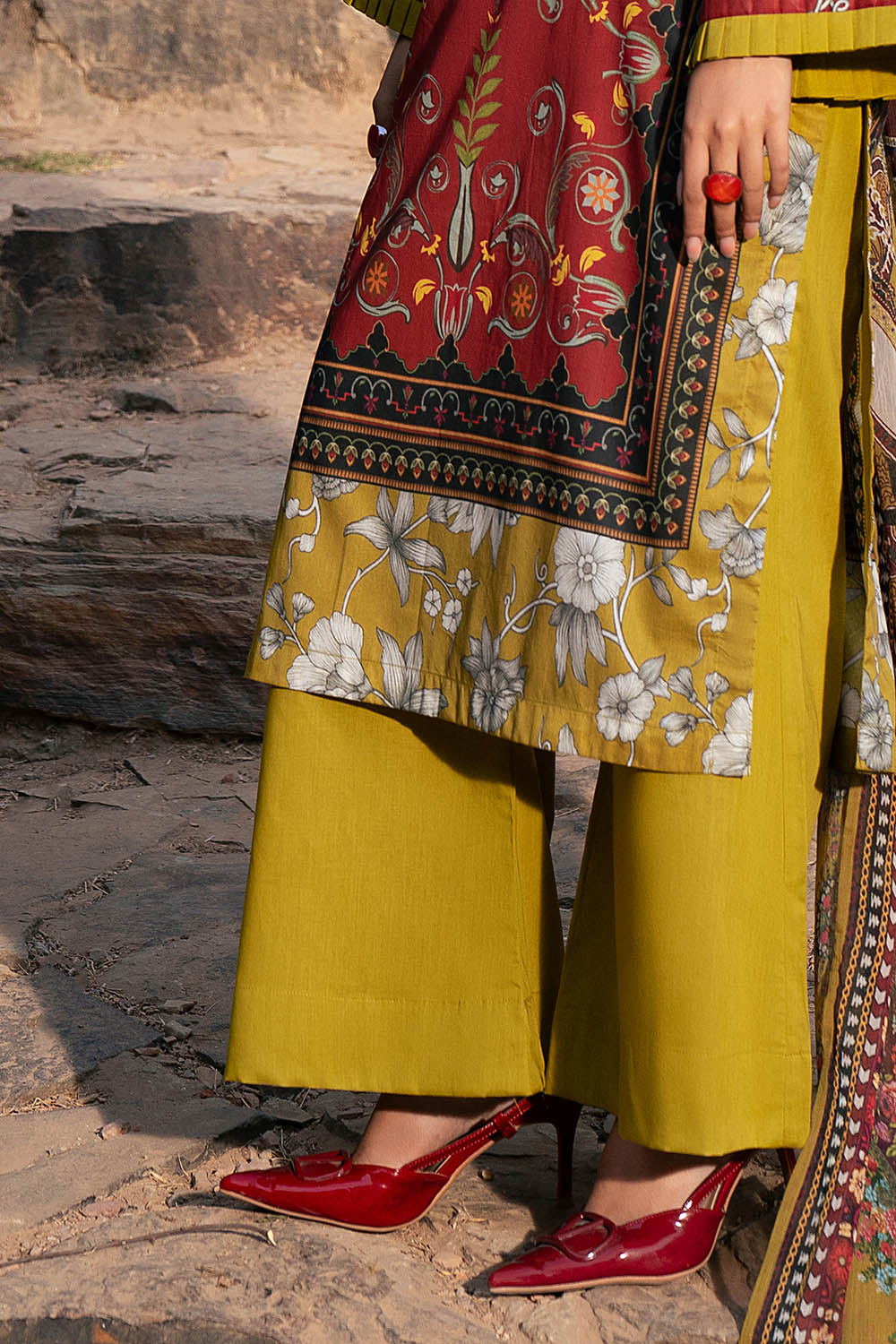3 Piece Printed Lawn Suit With Chiffon Dupatta