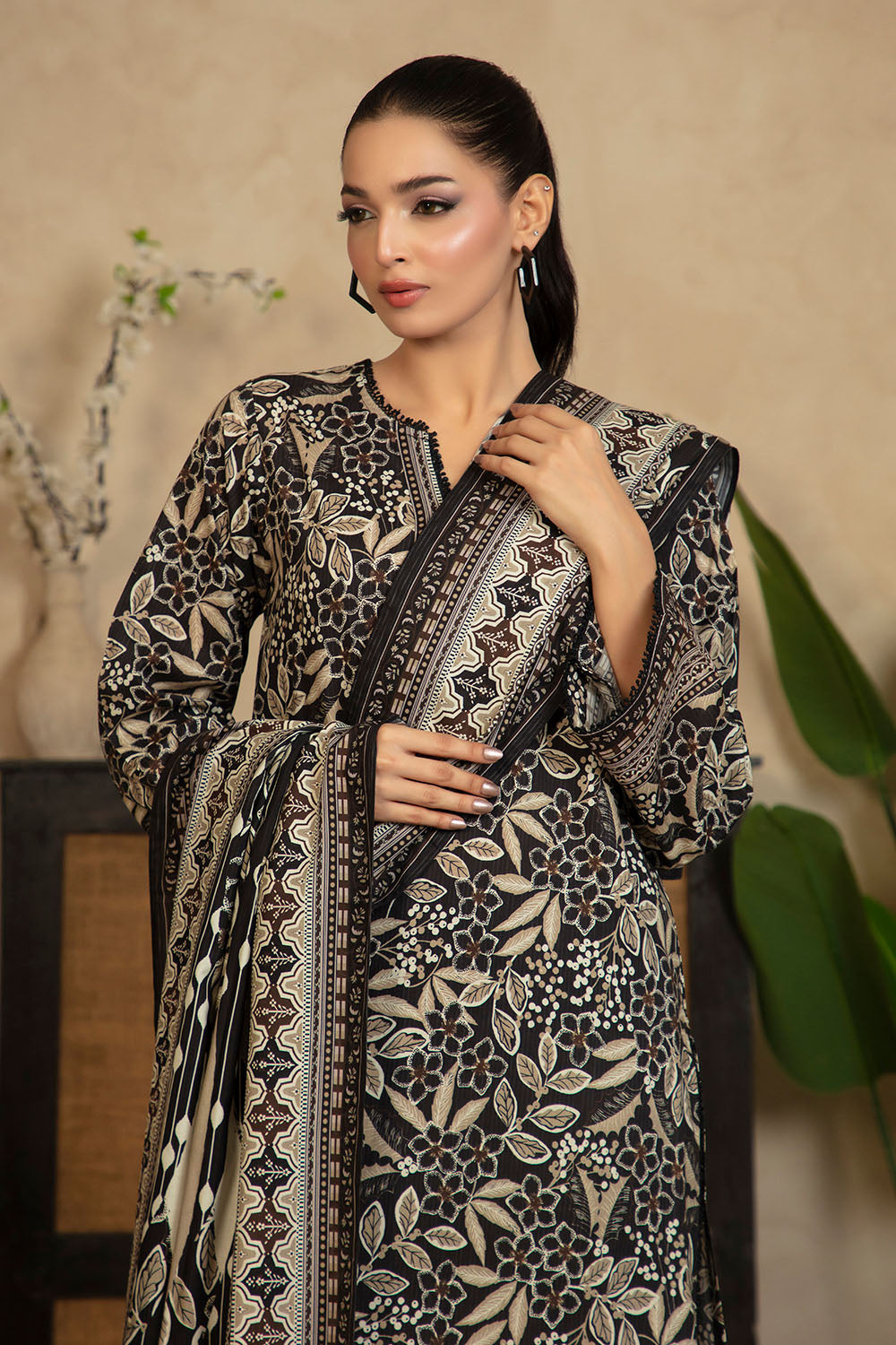 https://cdn.shopify.com/s/files/1/0706/3253/8159/files/Printed-Cotton-Linen-Dupatta-Printed-Cotton-Linen-Shirt-Dyed-Trouser-Gulahmed-WNS-52053-Close.jpg?v=1761215152