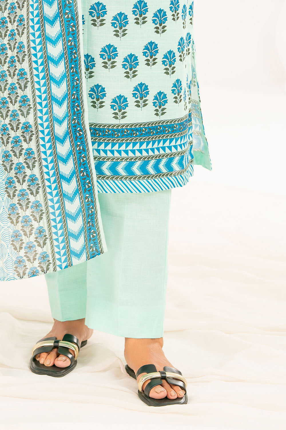 3 Piece Printed Khaddar Suit With Dupatta