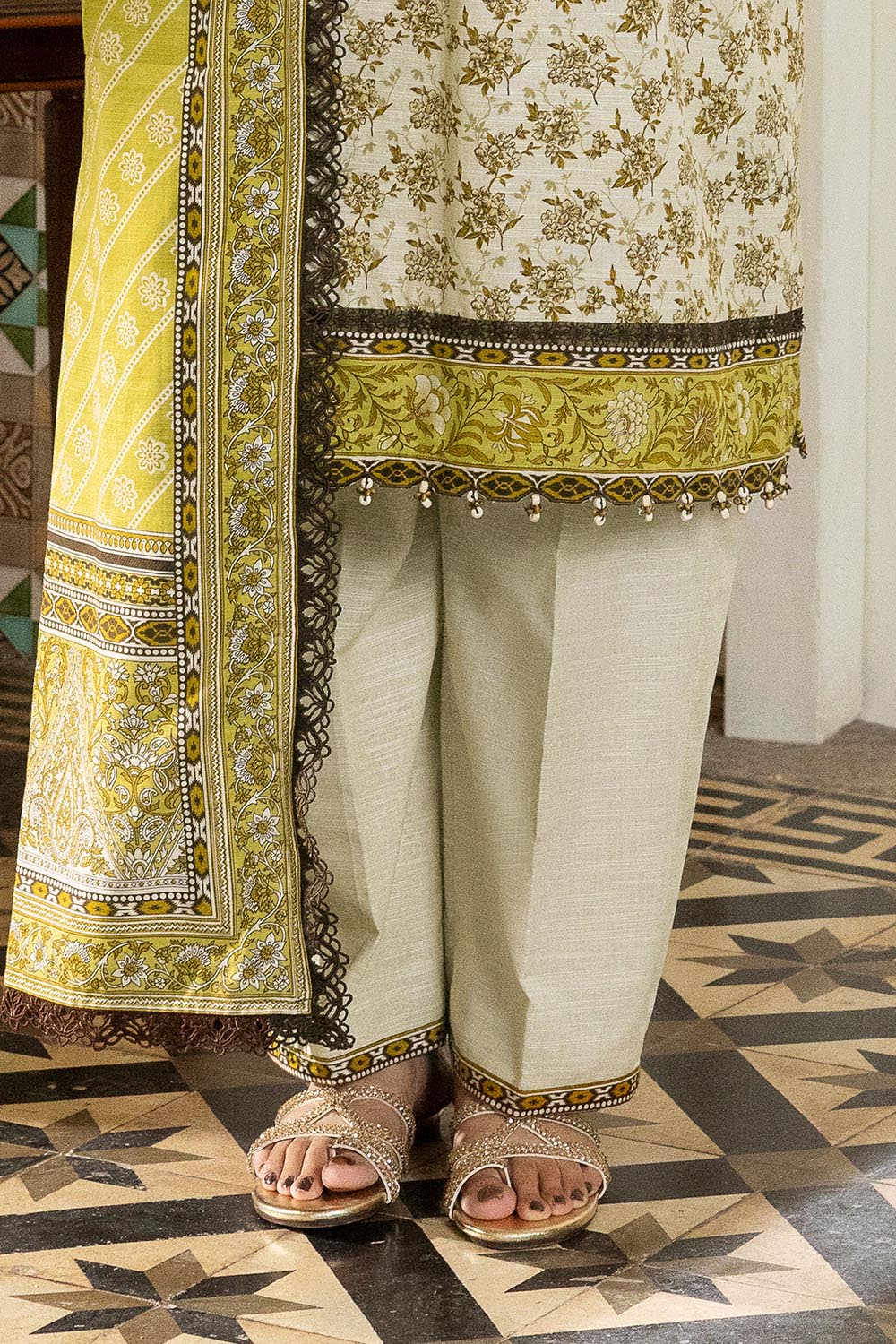 3 Piece Printed Khaddar Suit