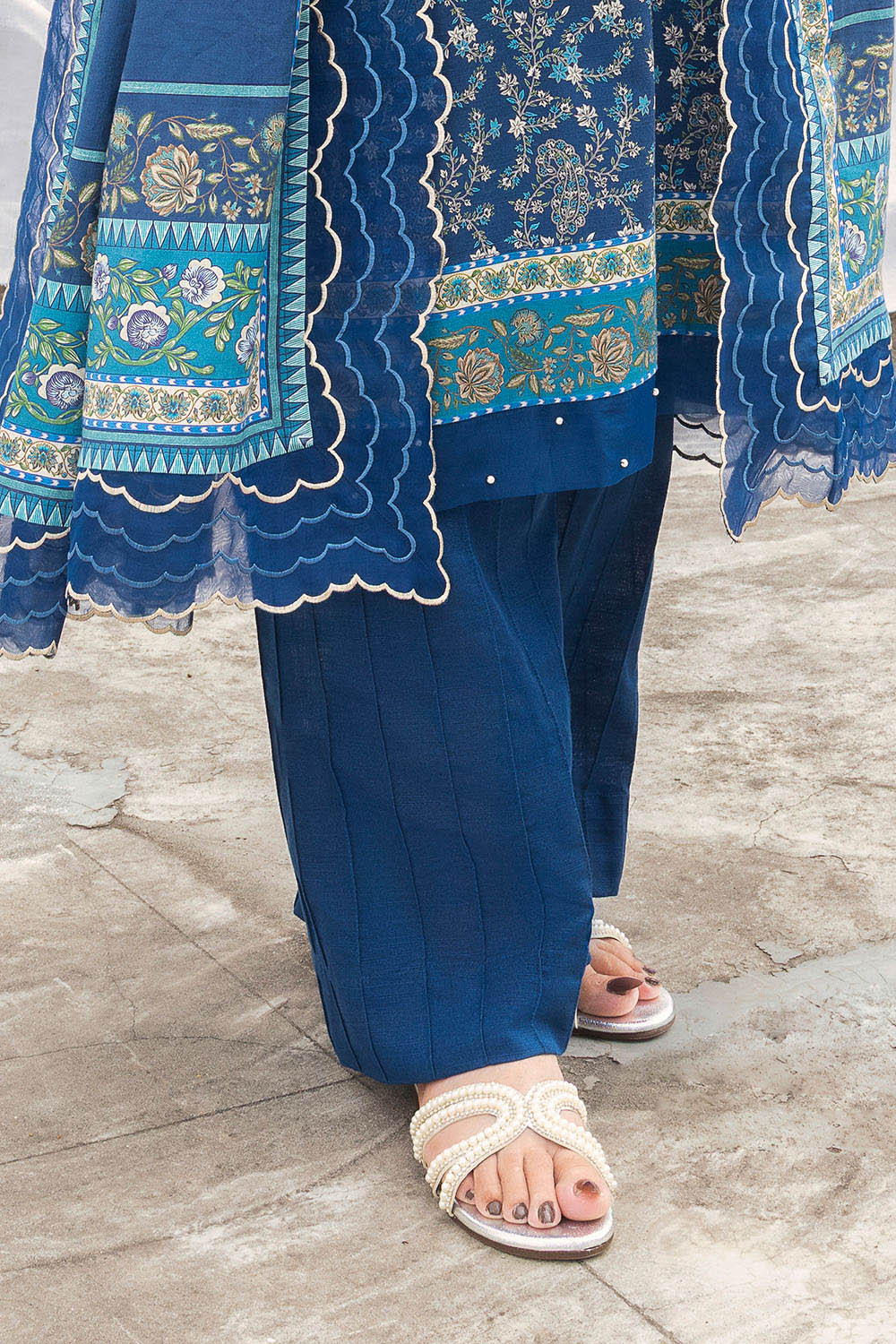 3 Piece Printed Khaddar Suit