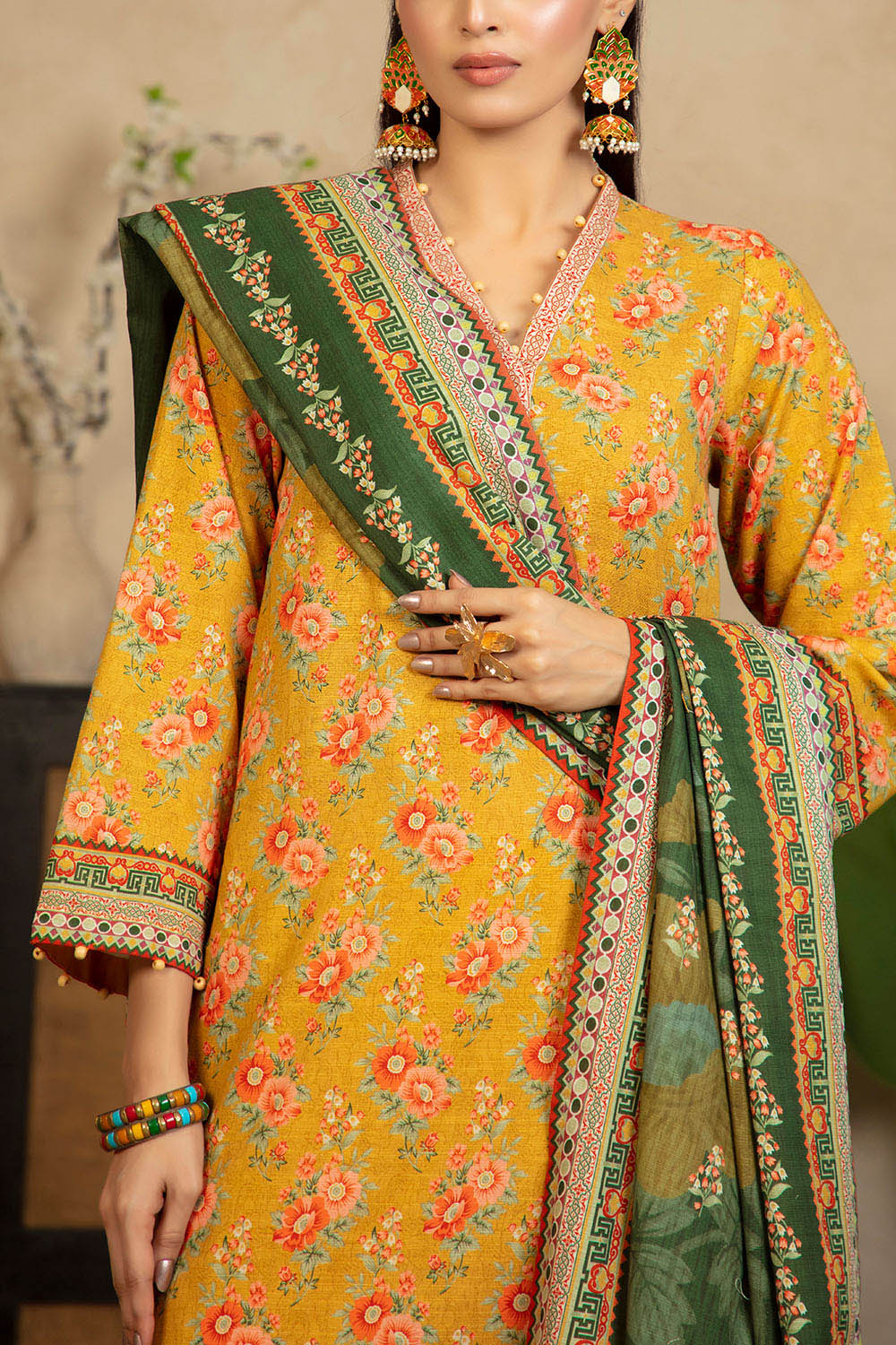 https://cdn.shopify.com/s/files/1/0706/3253/8159/files/Printed-Khaddar-Dupatta-Printed-Khaddar-Shirt-Dyed-Trouser-Gulahmed-WNS-52068-Close.jpg?v=1761215615