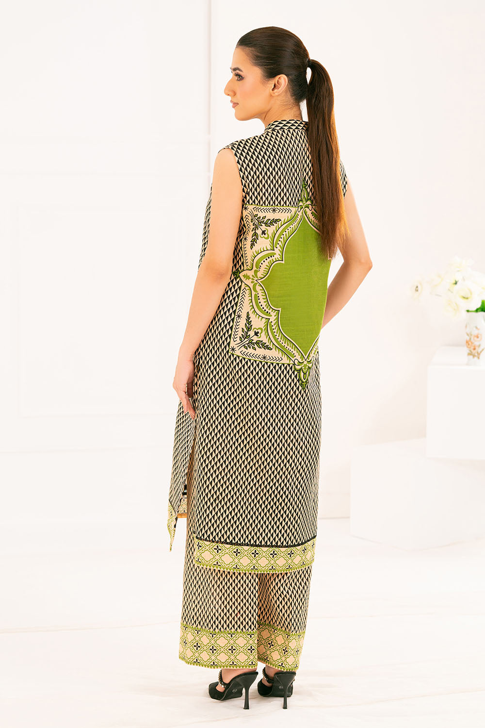 2 Piece Printed Khaddar Suit