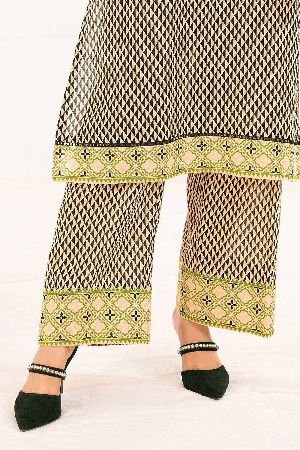 2 Piece Printed Khaddar Suit