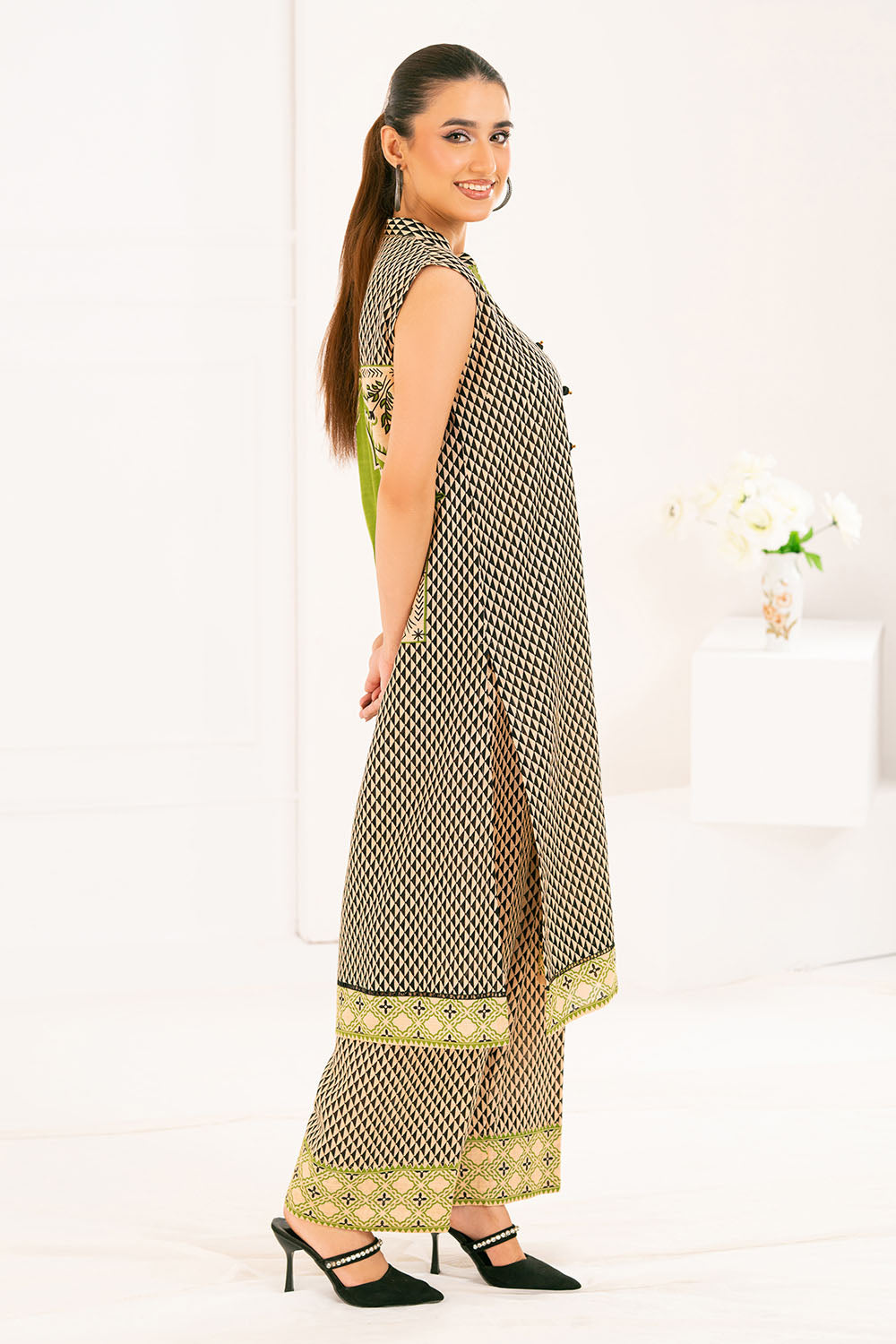 2 Piece Printed Khaddar Suit