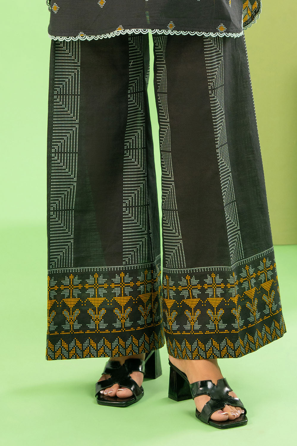 2 Piece Printed Khaddar Suit