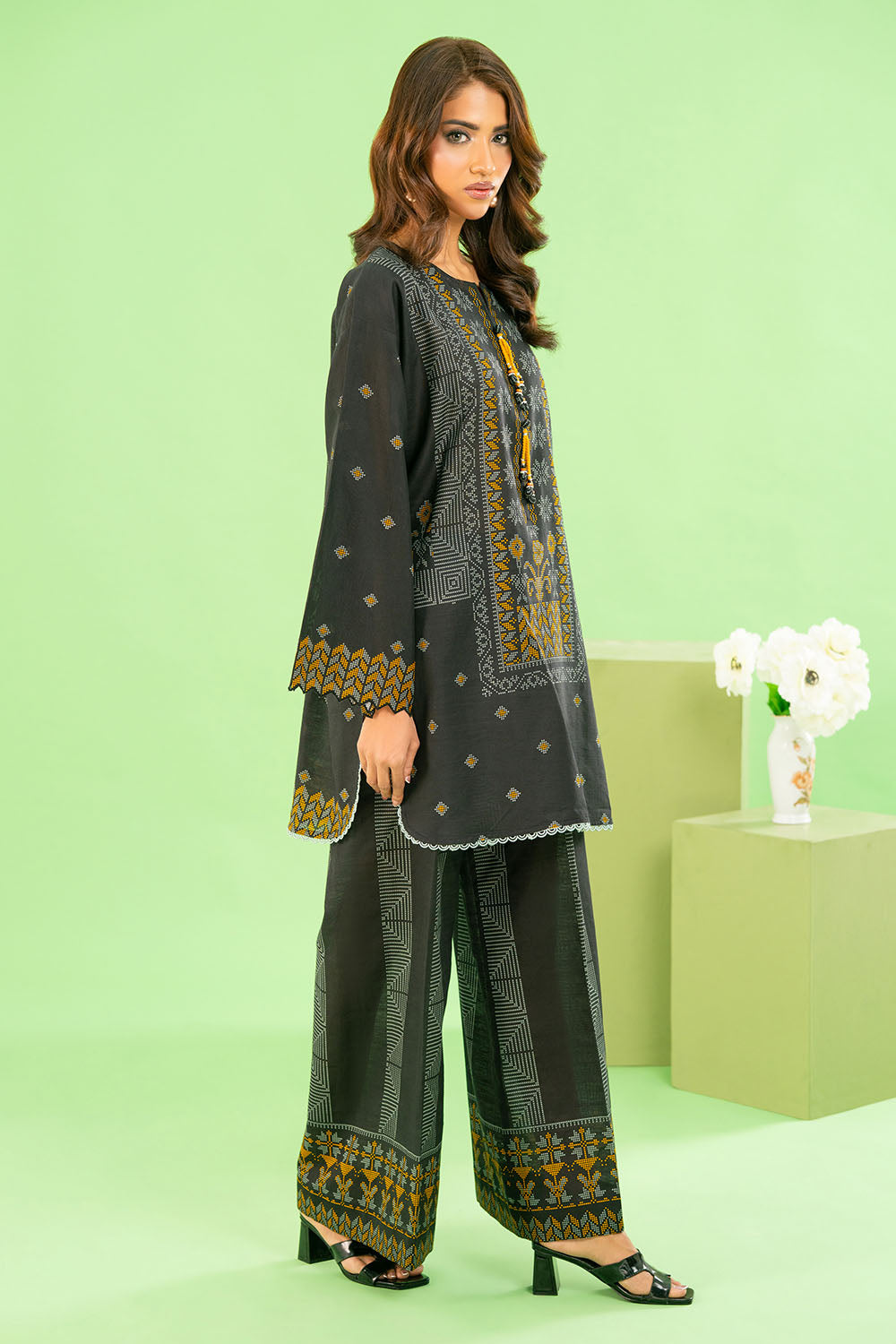 2 Piece Printed Khaddar Suit