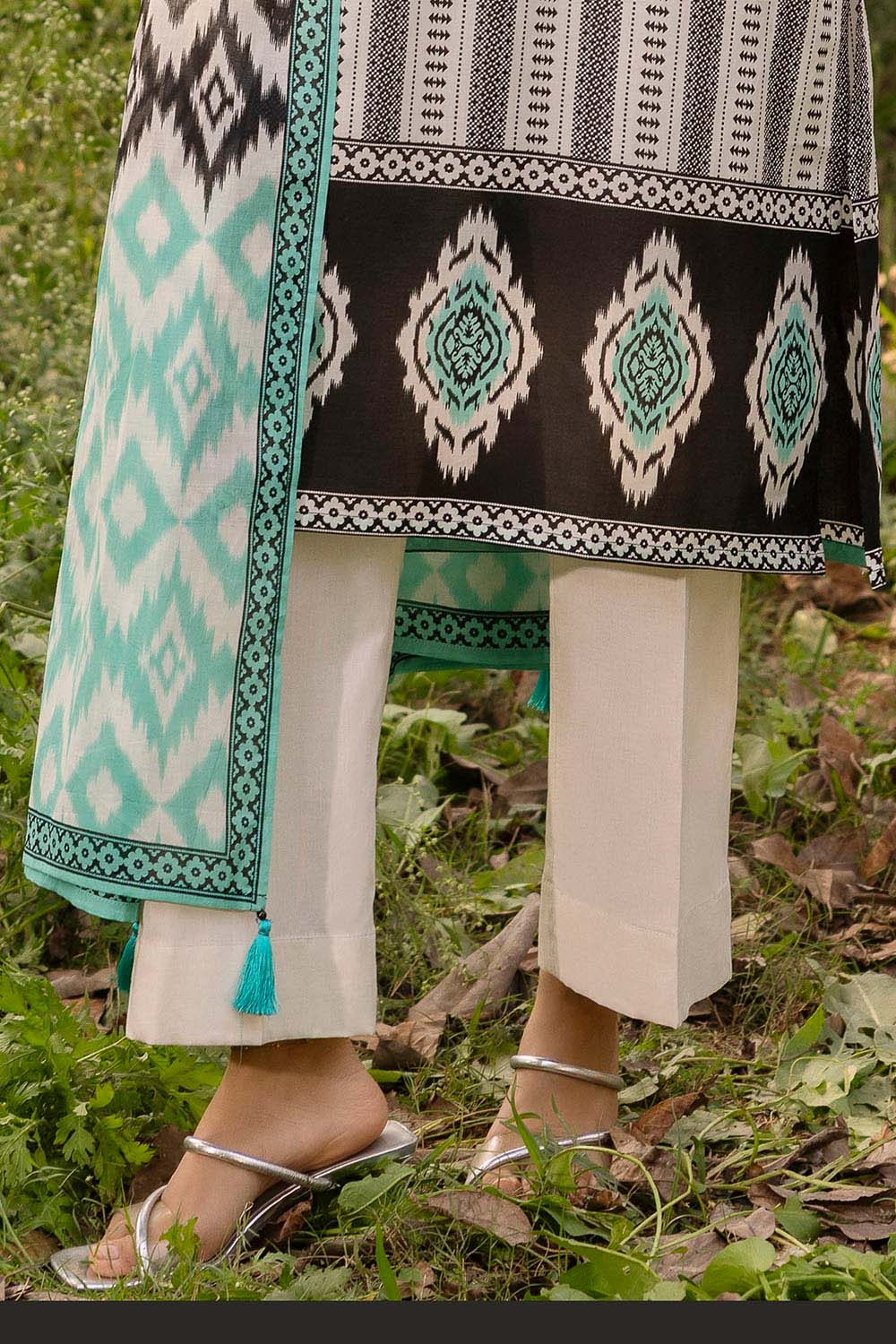 3 Piece Printed Lawn Suit with Embroidered Neckline and Border