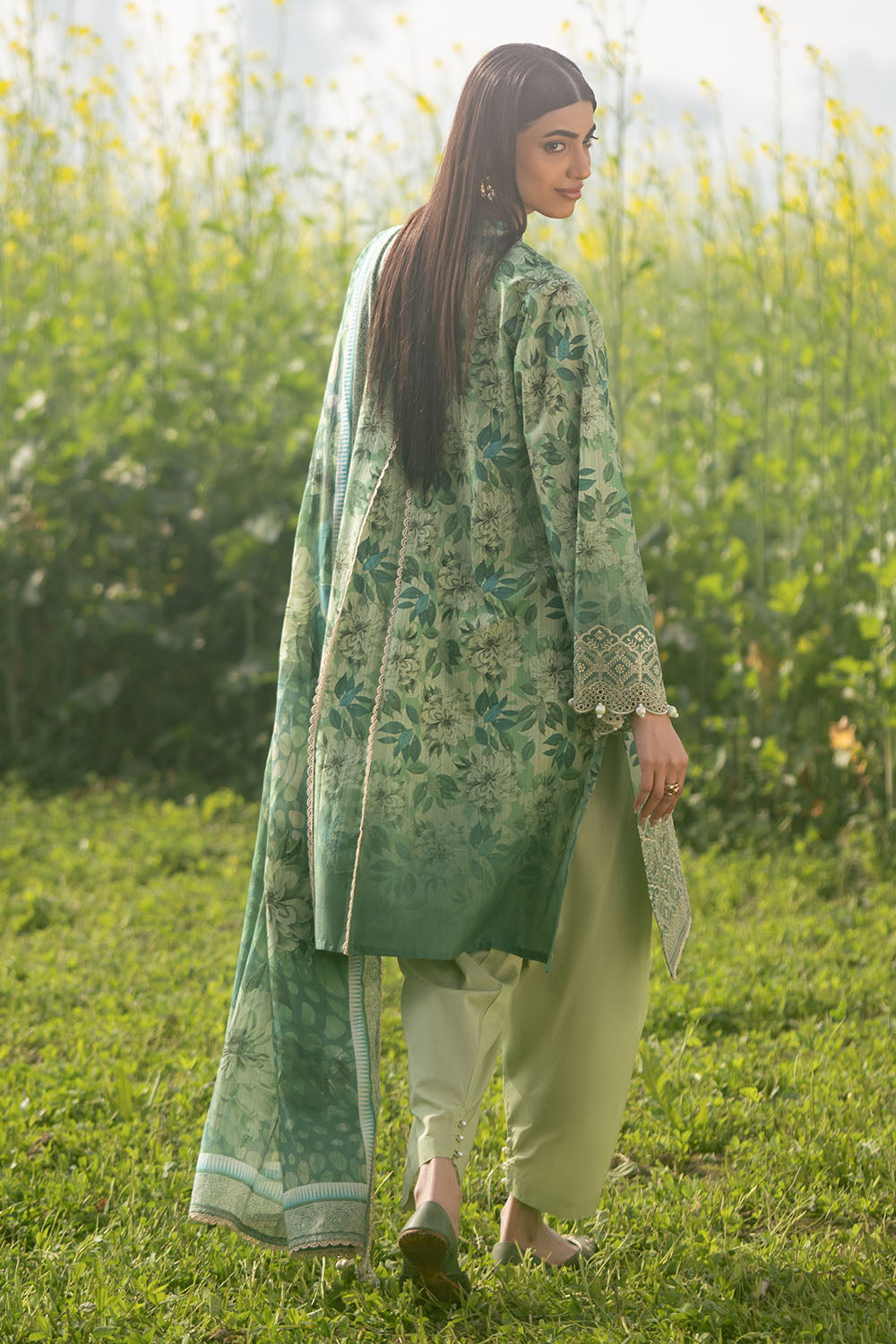 https://cdn.shopify.com/s/files/1/0706/3253/8159/files/Printed-Lawn-Dupatta-Embroidered-Printed-Lawn-Shirt-Dyed-Trouser-Gulahmed-CL-52637-Back.jpg?v=1769499571