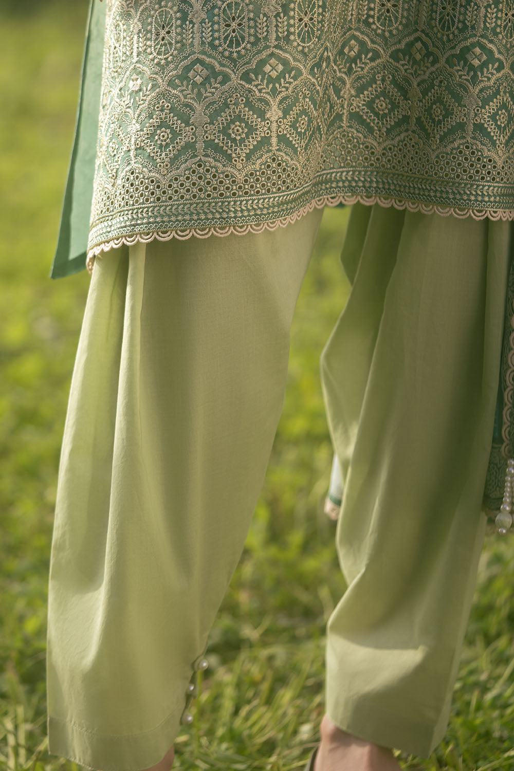 https://cdn.shopify.com/s/files/1/0706/3253/8159/files/Printed-Lawn-Dupatta-Embroidered-Printed-Lawn-Shirt-Dyed-Trouser-Gulahmed-CL-52637-Bottom.jpg?v=1769499571