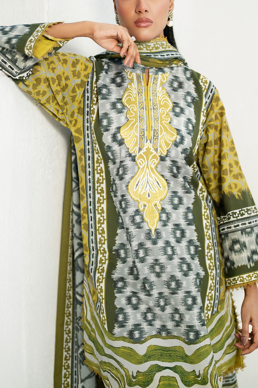 3 Piece Printed Lawn Suit With Embroidered Organza Neckline