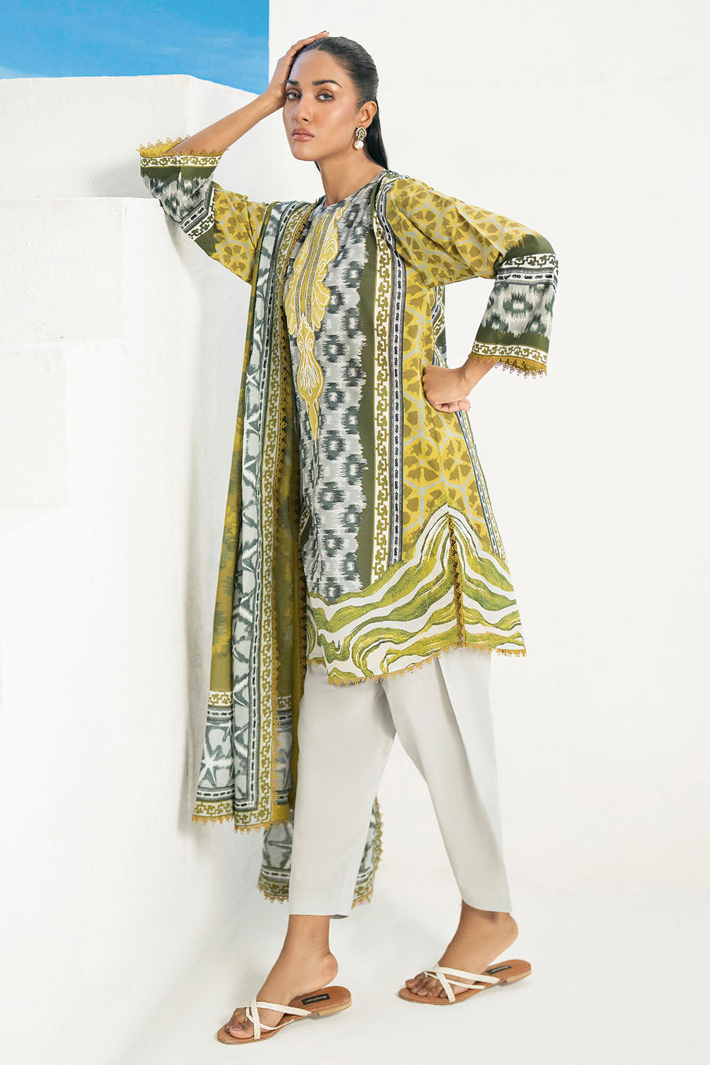 3 Piece Printed Lawn Suit With Embroidered Organza Neckline