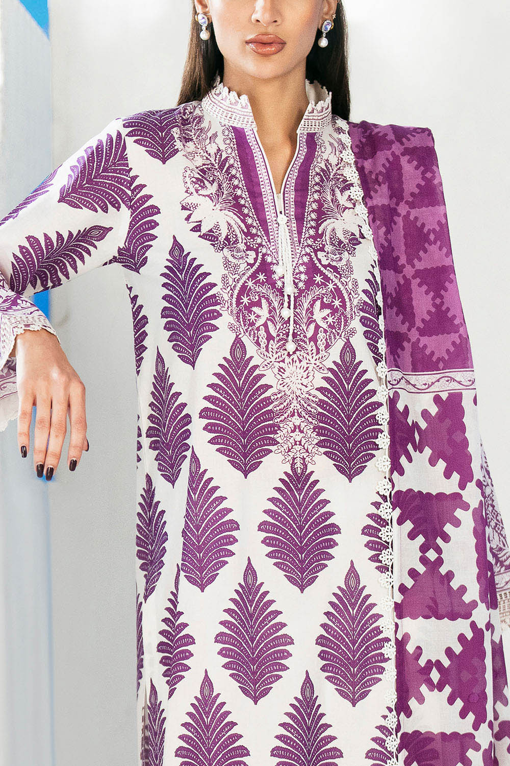 3 Piece Printed Lawn Suit With Embroidered Organza Border