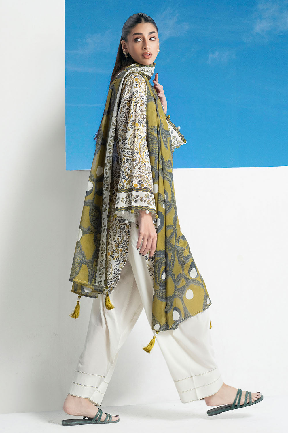 3 Piece Printed Lawn Suit with Embroidered Organza Neckline